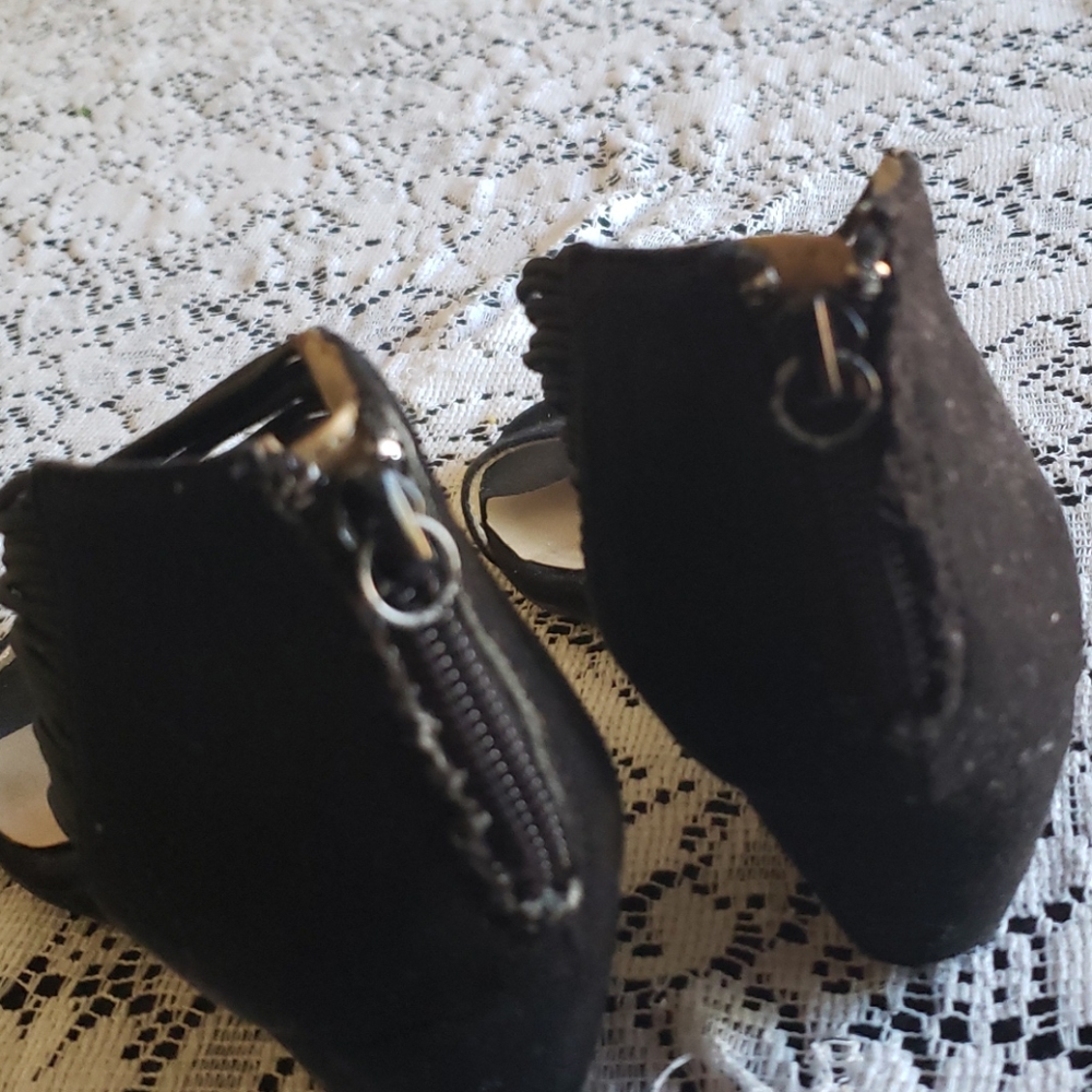 American Rag open toe shoes. - Picture 4 of 6